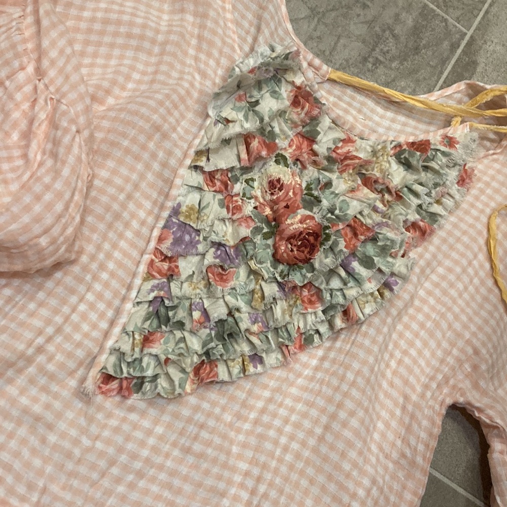 Jabot, magnolia pearl similar. Look alike ruffles colorful - Picture 2 of 16